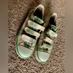 size 7 - punkrock - y2k kidcore green plaid velcro tennis shoes